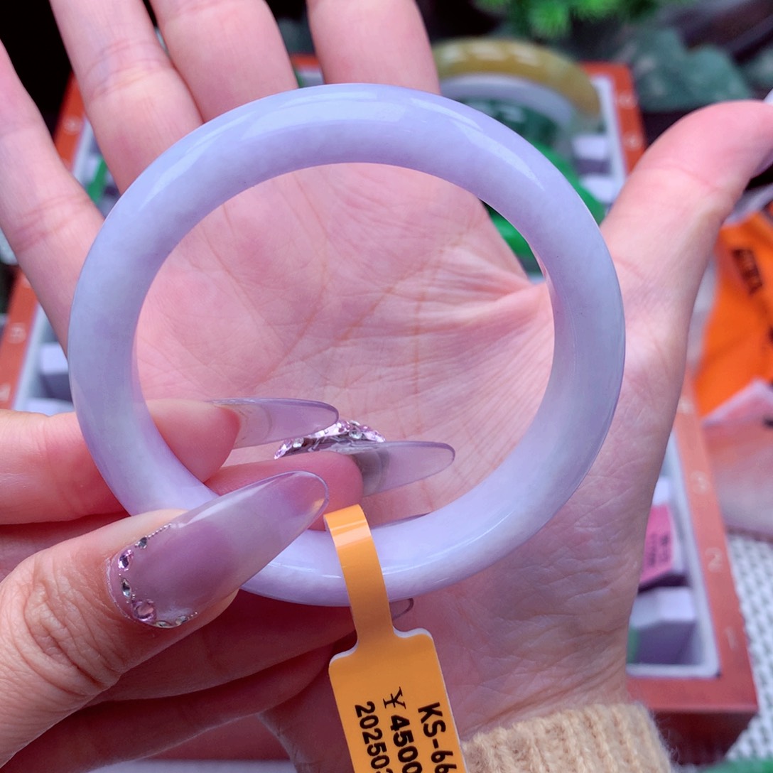 翡翠手镯未镶嵌翡翠