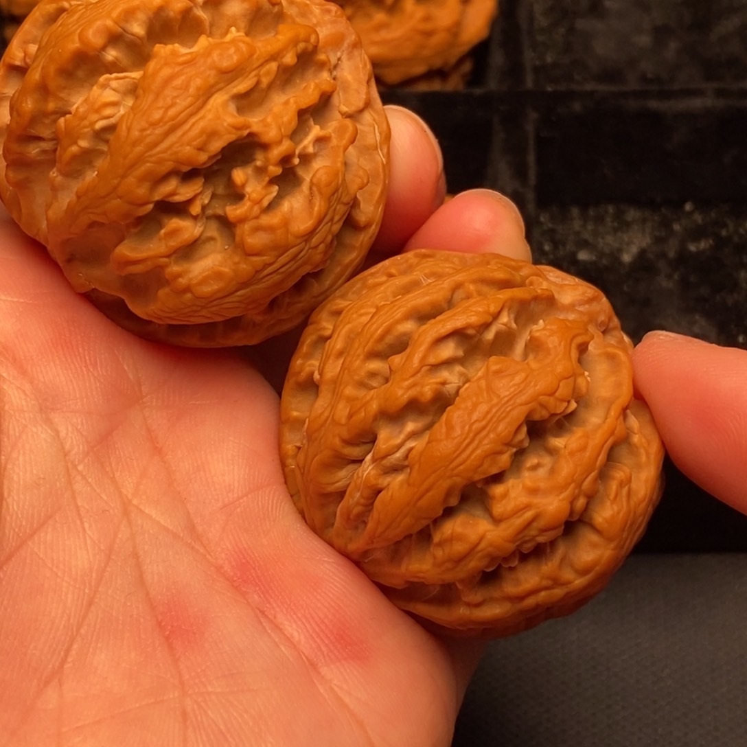 文玩核桃把件秦岭野生核桃