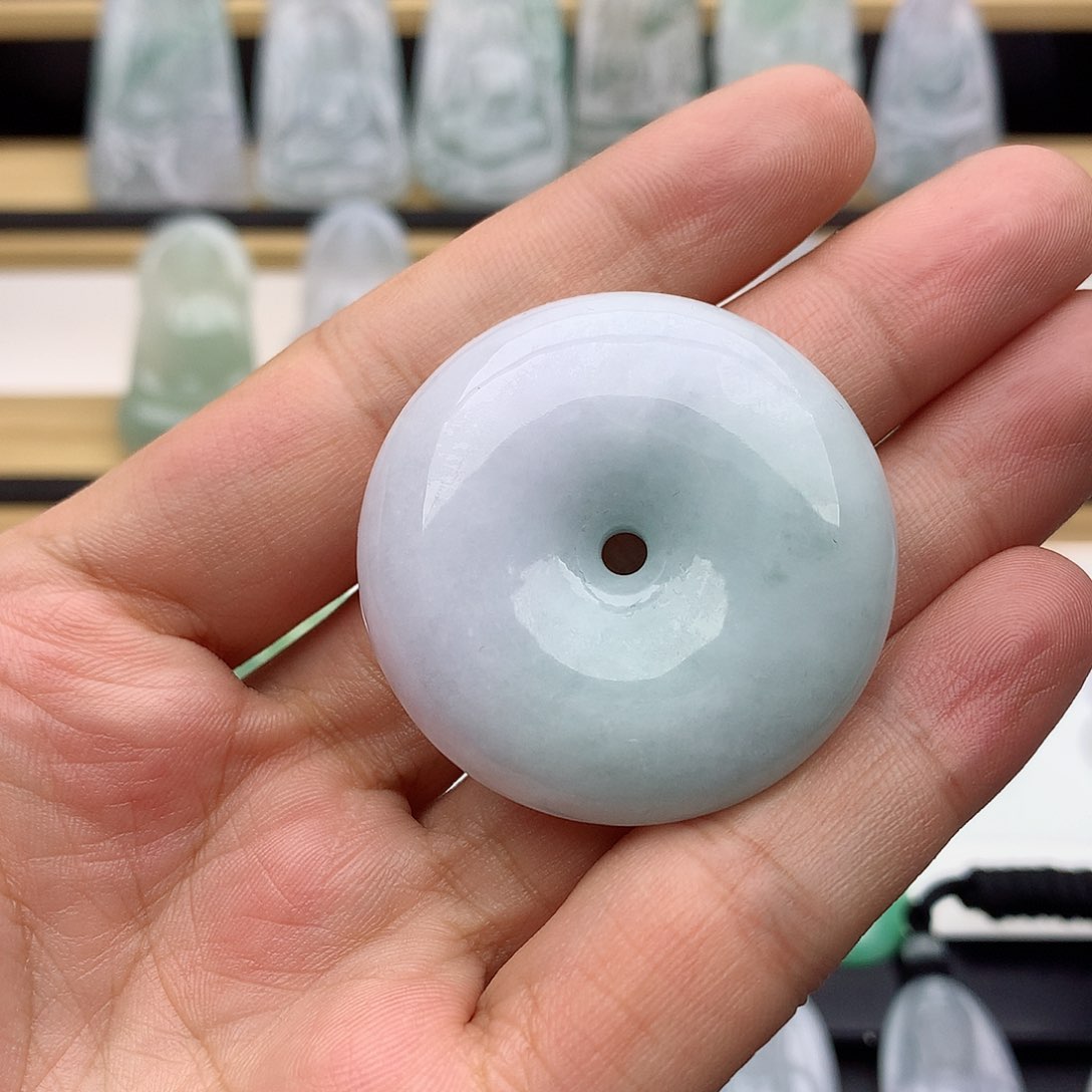 翡翠颈饰未镶嵌平安扣