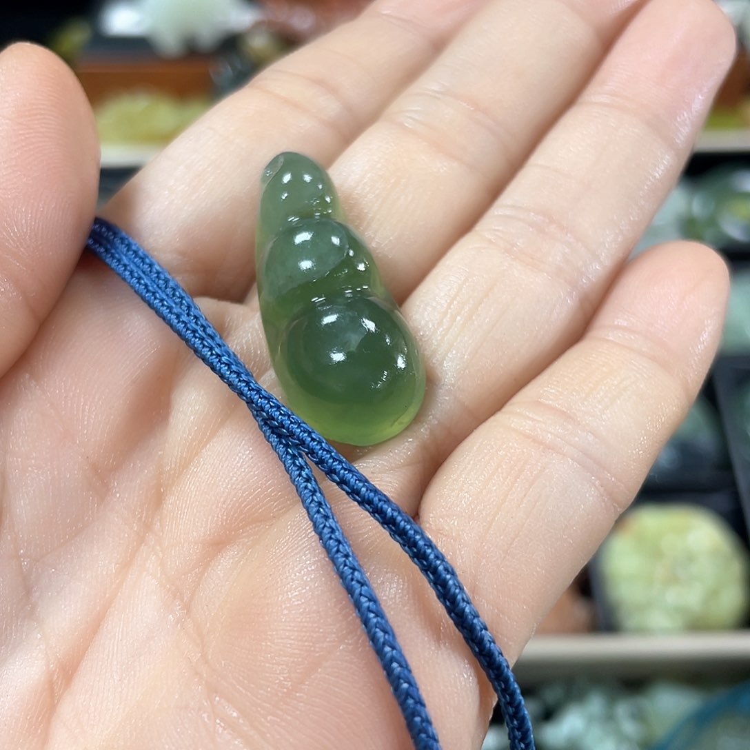 蛇纹石玉颈饰未镶嵌兰****纸