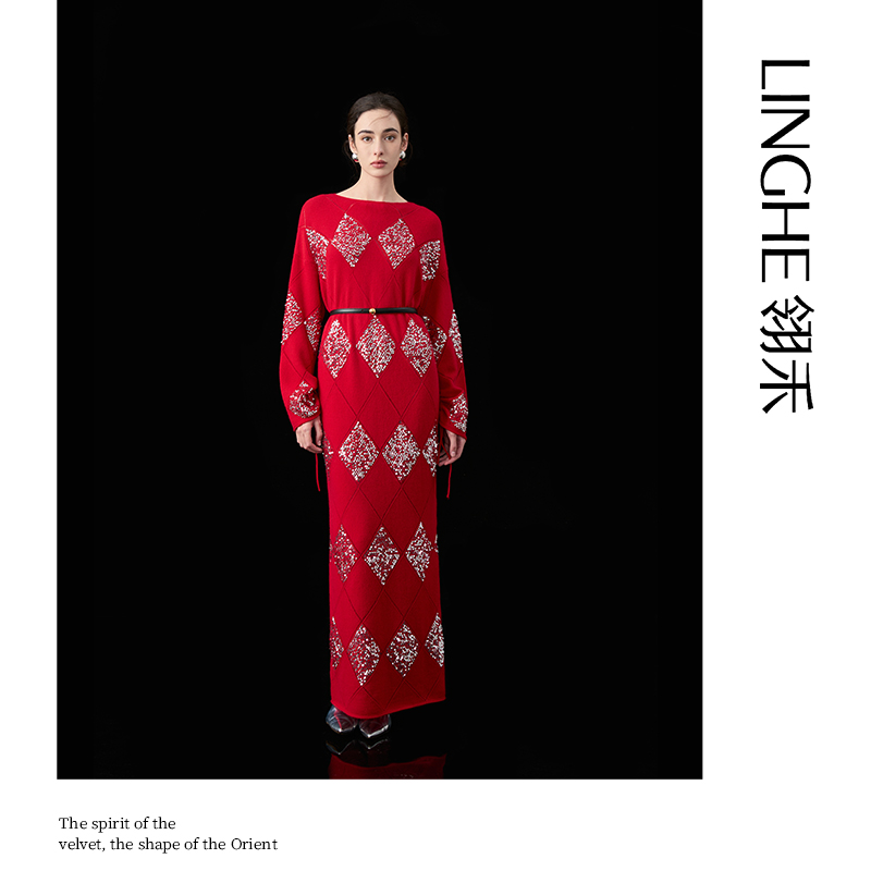 「马丽同款 」翎禾LINGHE-「流光掠影 」珠片绣一字领羊绒针织连衣裙