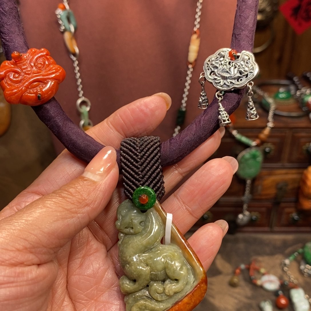 翡翠吊坠(赠链)未镶嵌