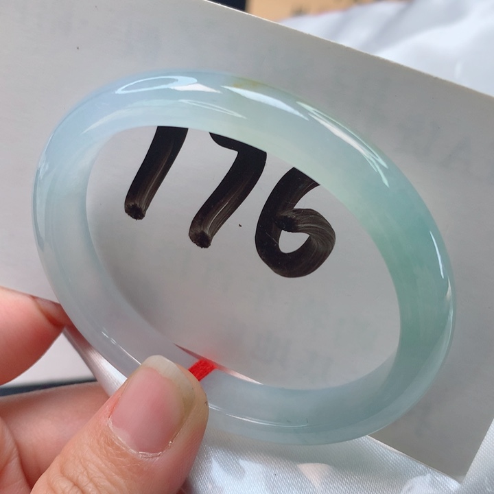 翡翠手镯（贵妃镯）未镶嵌冰