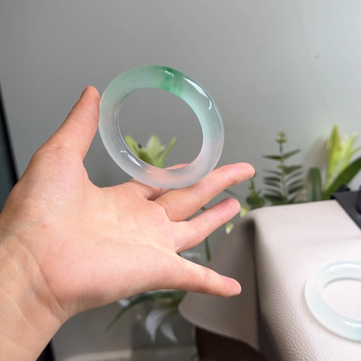 玉椰***.时尚冰飘花手镯155