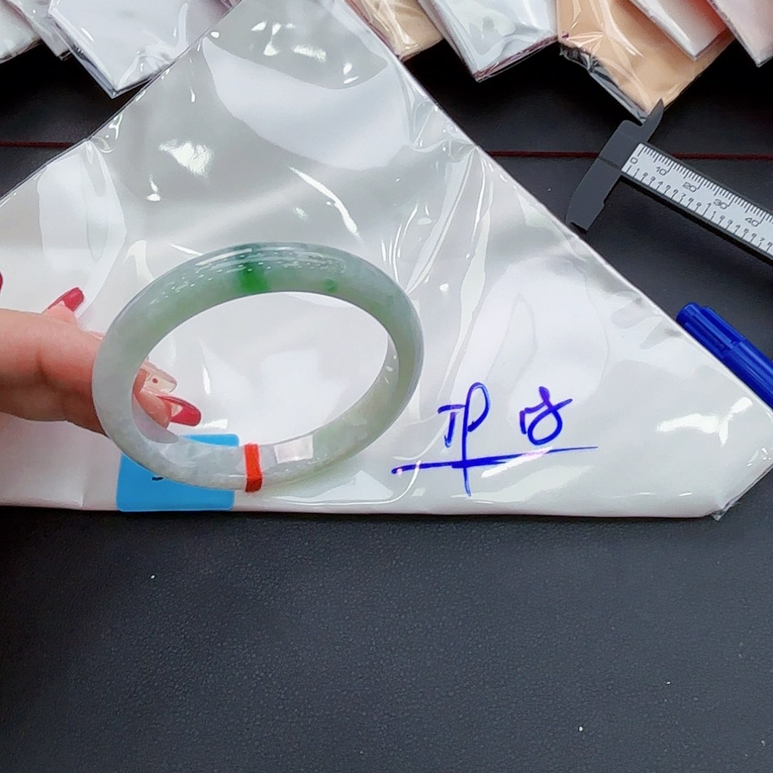 翡翠手镯未镶嵌天然缅甸a货翡翠 