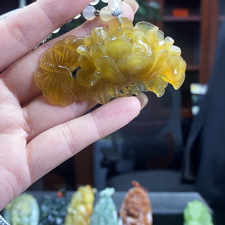 蛇纹石玉吊坠未镶嵌