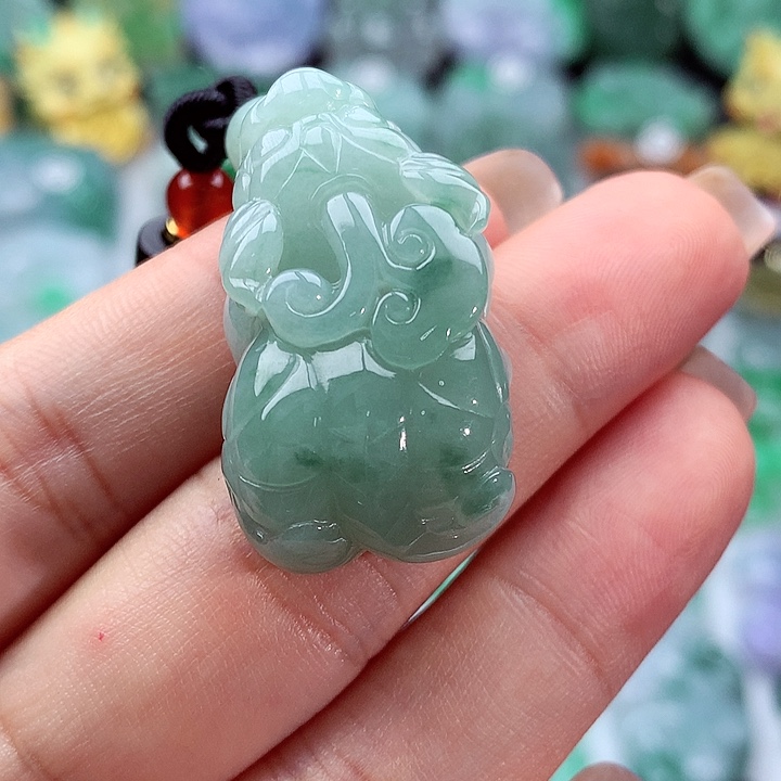 翡翠颈饰未镶嵌老**。翡翠