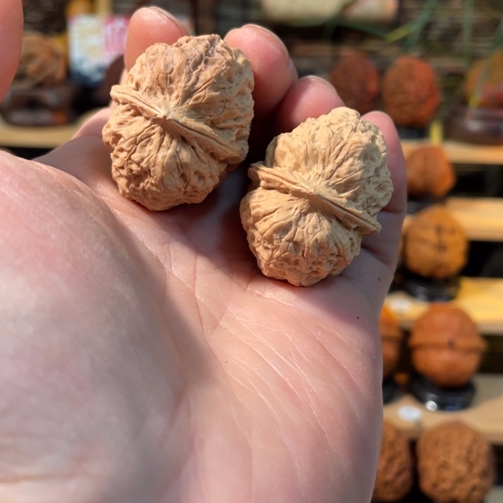 @***淡把件文玩核桃编号32