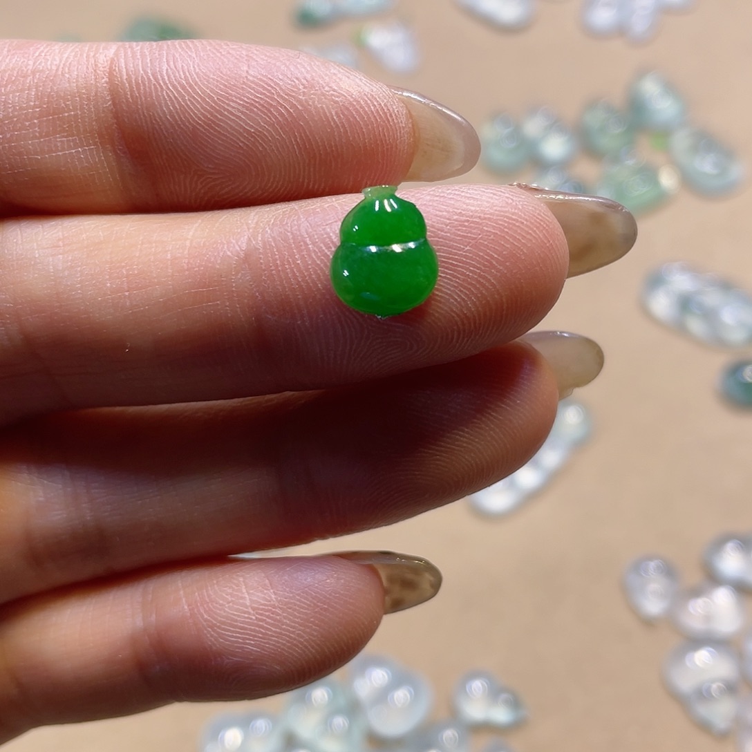 翡翠颈饰未镶嵌葫芦