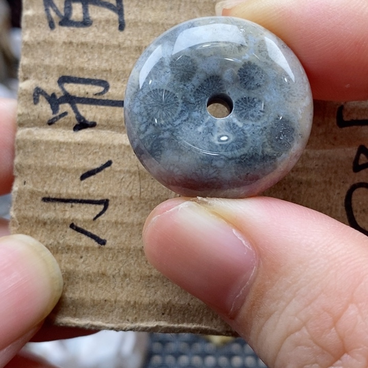 硅化珊瑚（珊瑚玉）颈饰未镶嵌