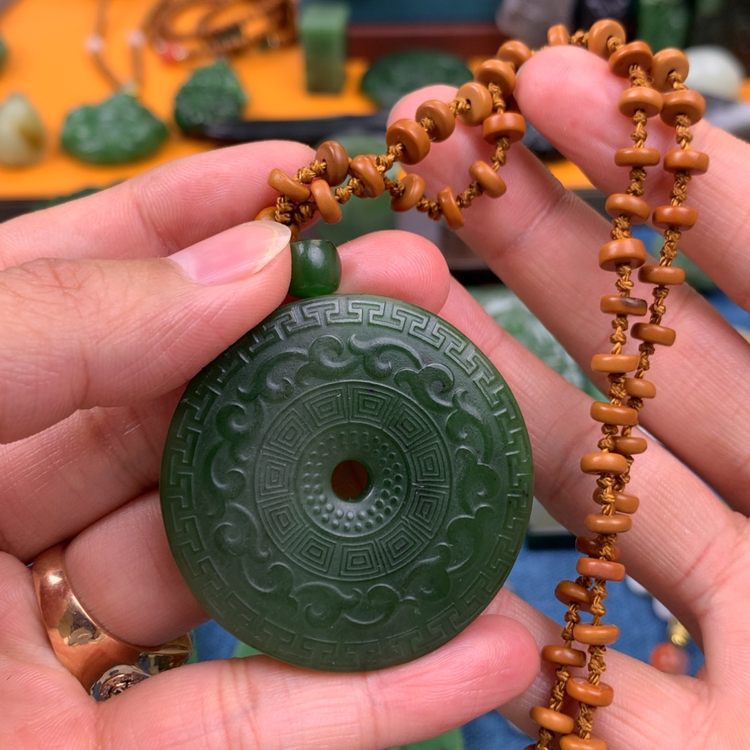 和田玉未镶嵌颈饰