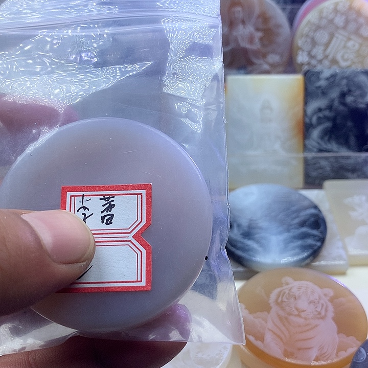 未镶嵌颈饰玛瑙/玉髓李*