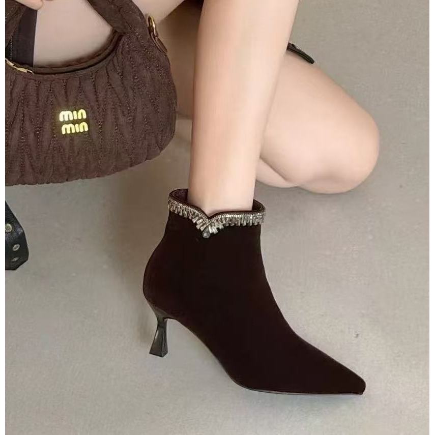 C9376 咖色  时尚秋冬气质细跟尖头后拉链时装短靴 