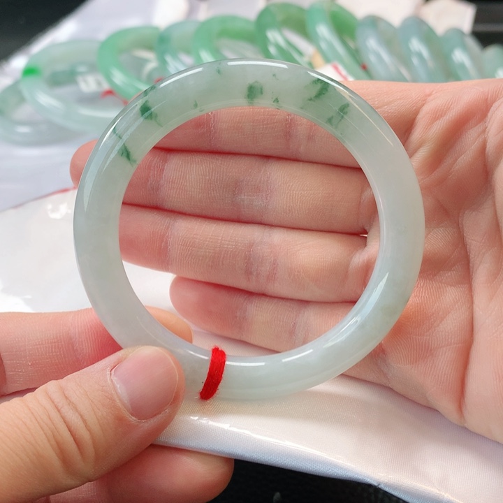 翡翠手镯未镶嵌缅甸A货翡翠手镯