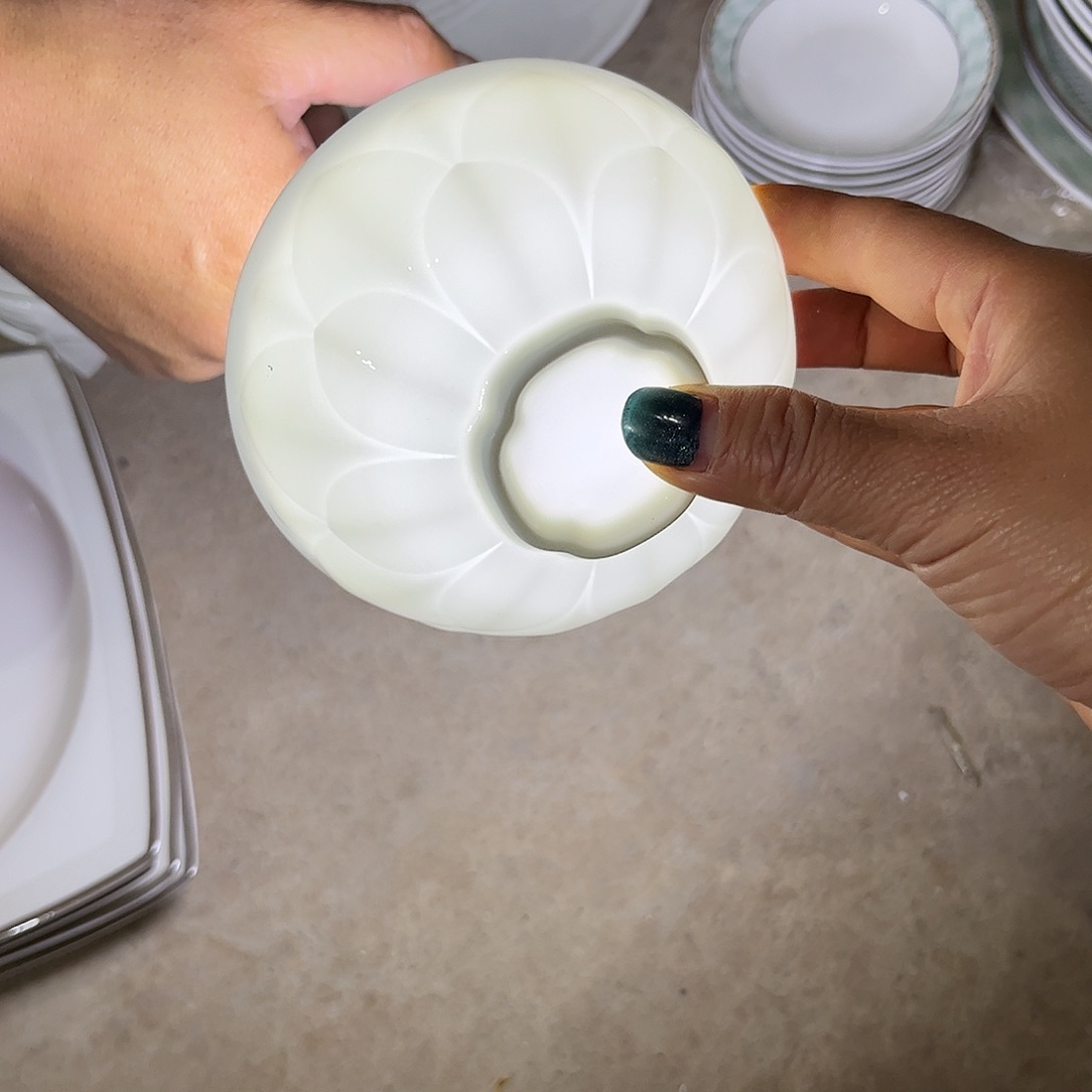 瓷片白色四寸好碗八个