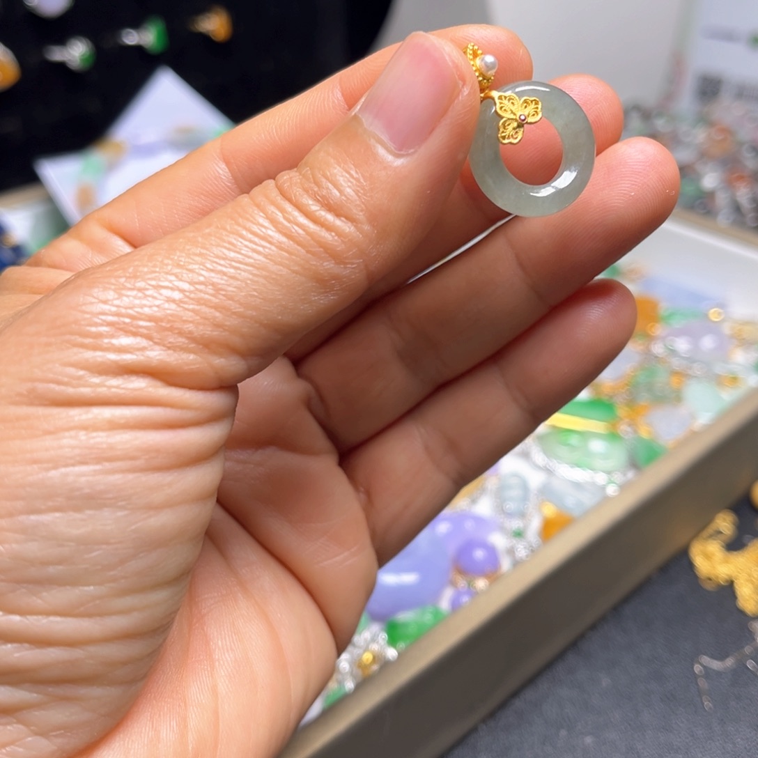 翡翠颈饰未镶嵌是