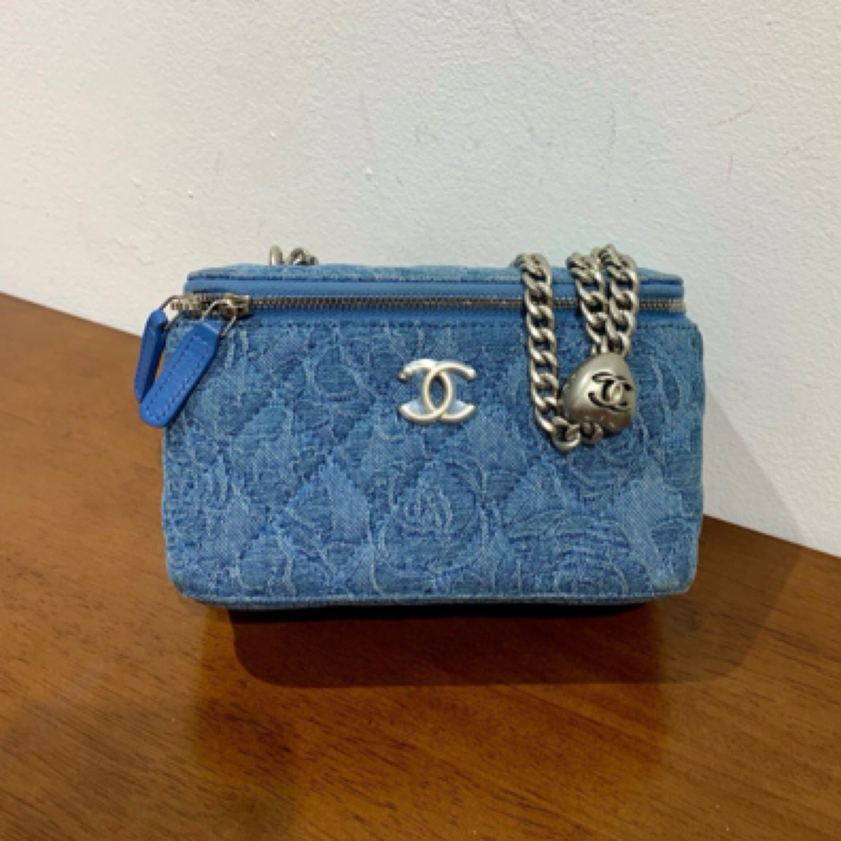 99新 Chanel/香奈儿 23P丹宁牛仔银扣山茶花压纹爱心调节扣长盒子