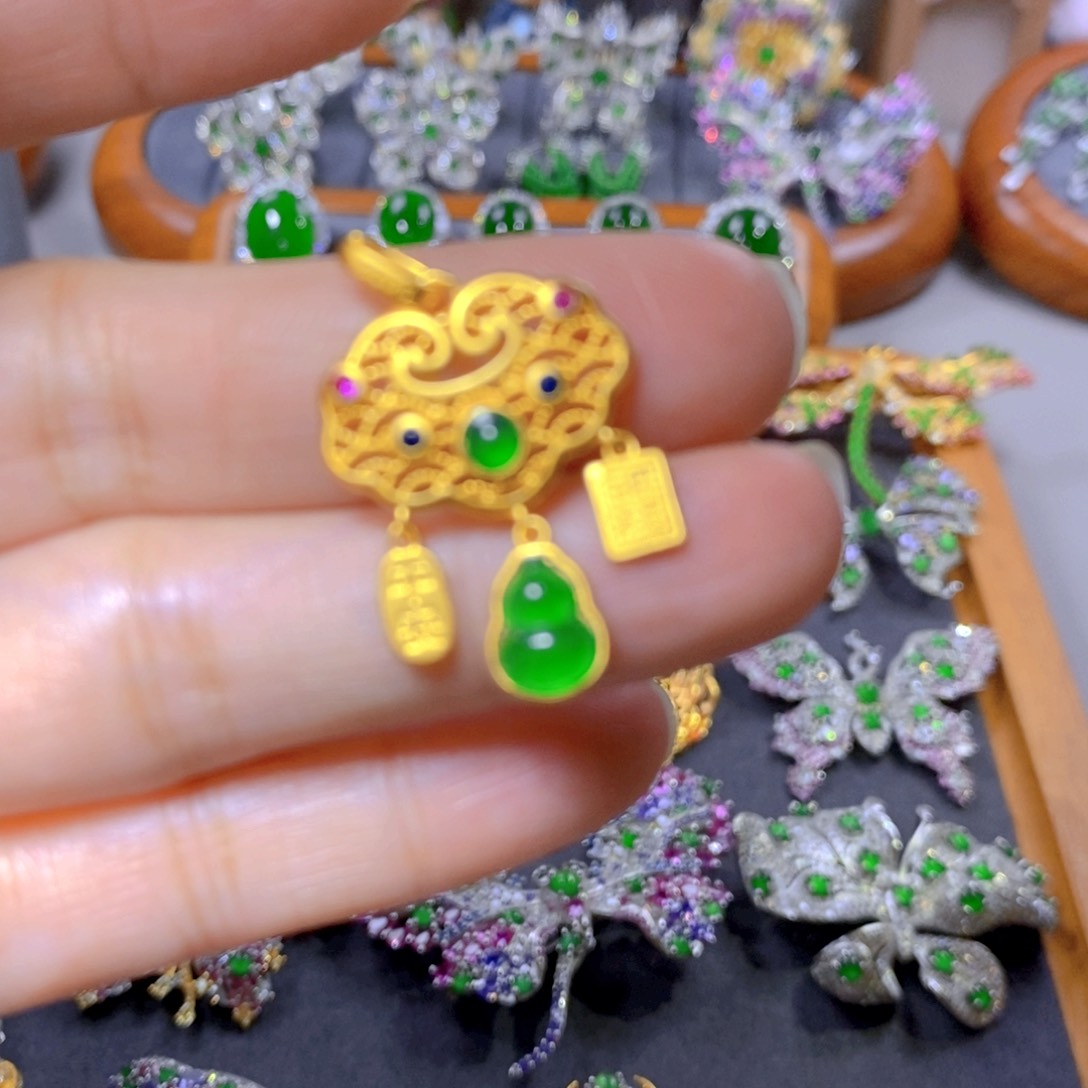 翡翠颈饰银S925镶嵌天然翡翠