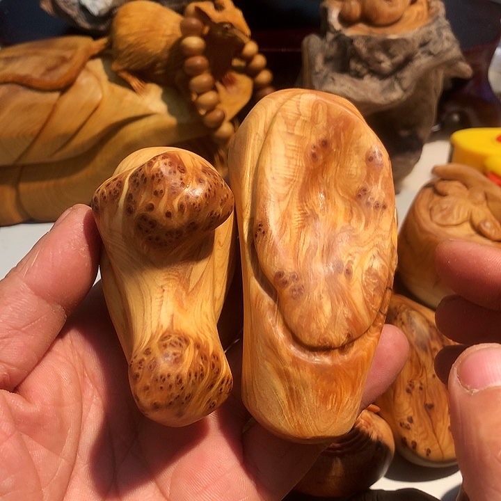 策***腾香榧木太行崖柏手把件