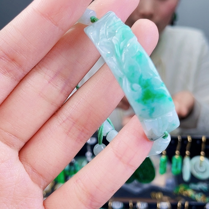 翡翠手镯未镶嵌饰品