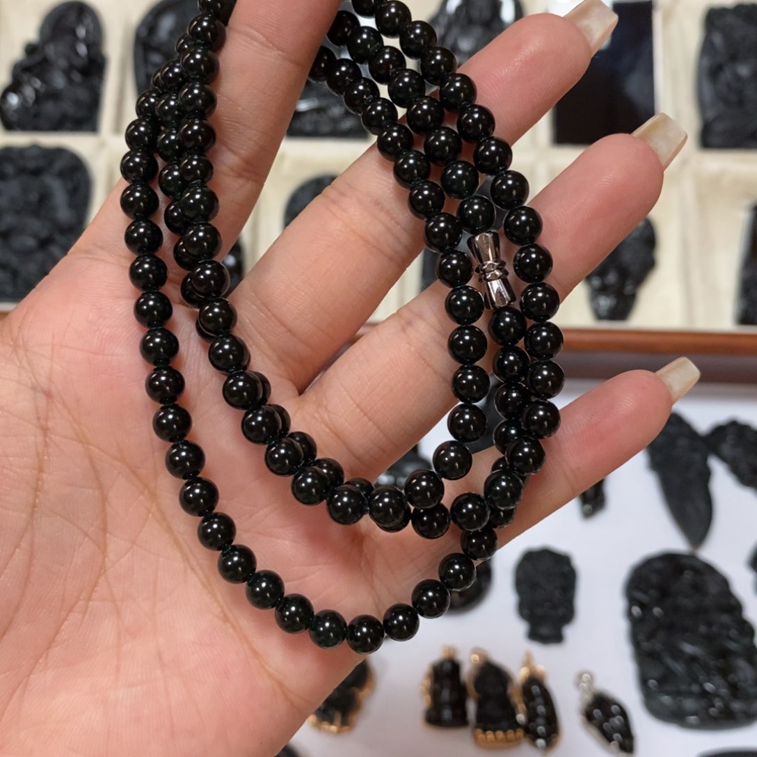 翡翠颈饰未镶嵌问*翡翠