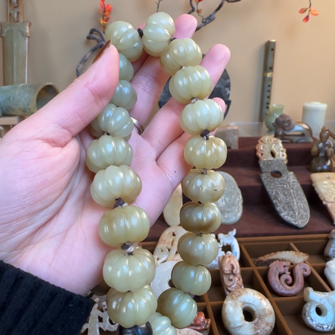 袁***勇和田玉（糖玉）未镶嵌颈饰