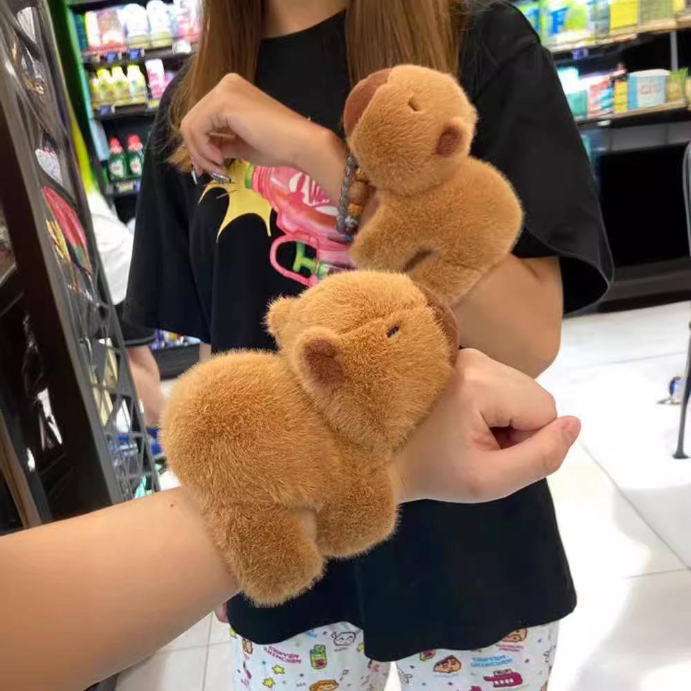 卡皮巴拉啪啪圈水豚玩偶手环公仔毛绒玩具女孩娃娃儿童手腕小挂件