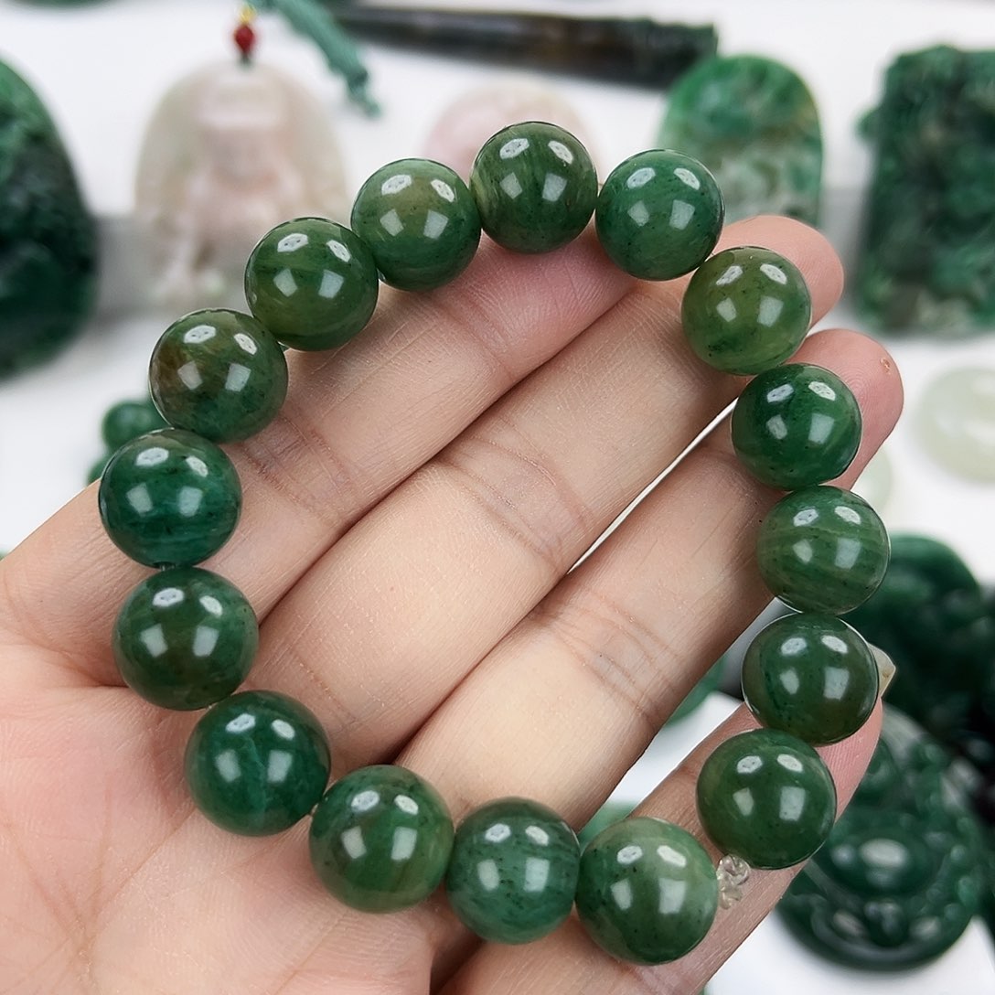 独山玉颈饰未镶嵌