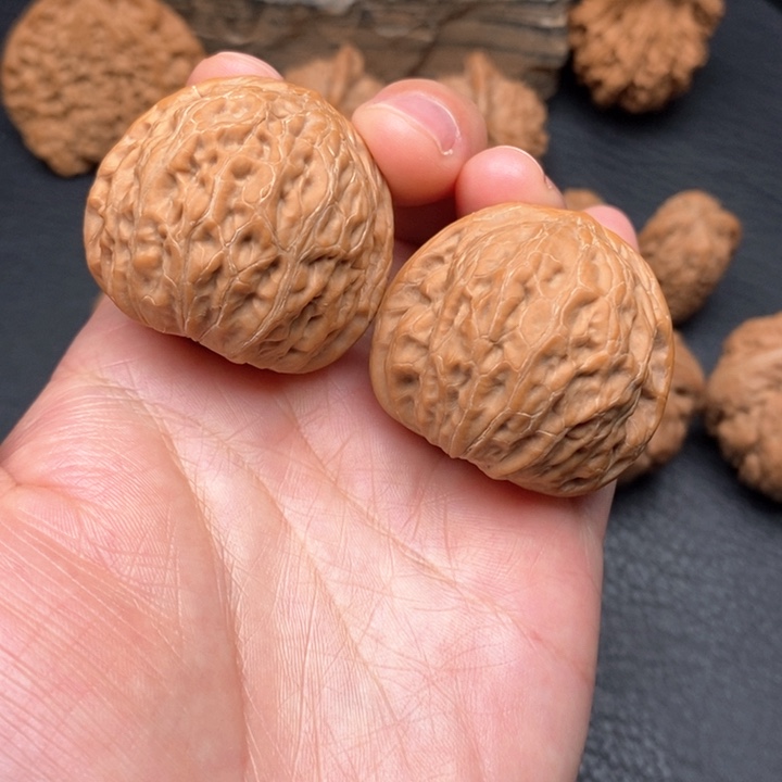 桃核把件尺寸37铁锤