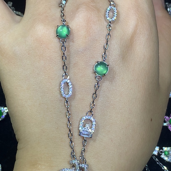 翡翠未镶嵌颈饰8、