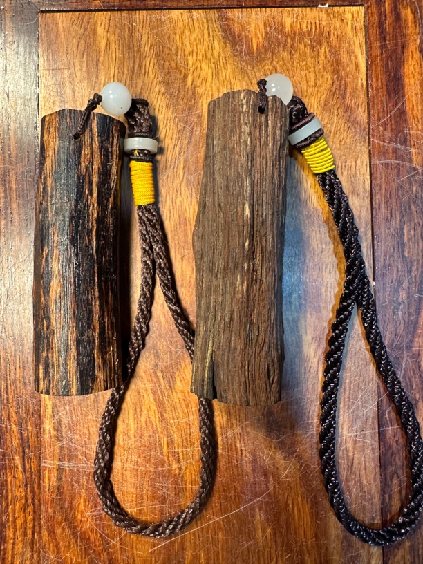 小叶降真香满油随形精品手把件（一物一拍）