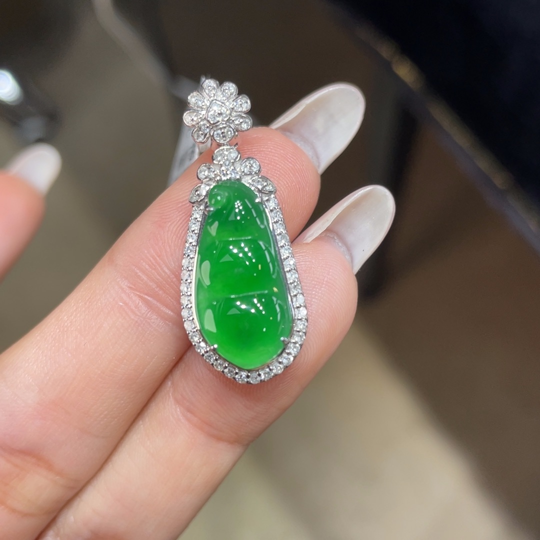 翡翠颈饰18K金镶嵌天然缅甸翡翠a货