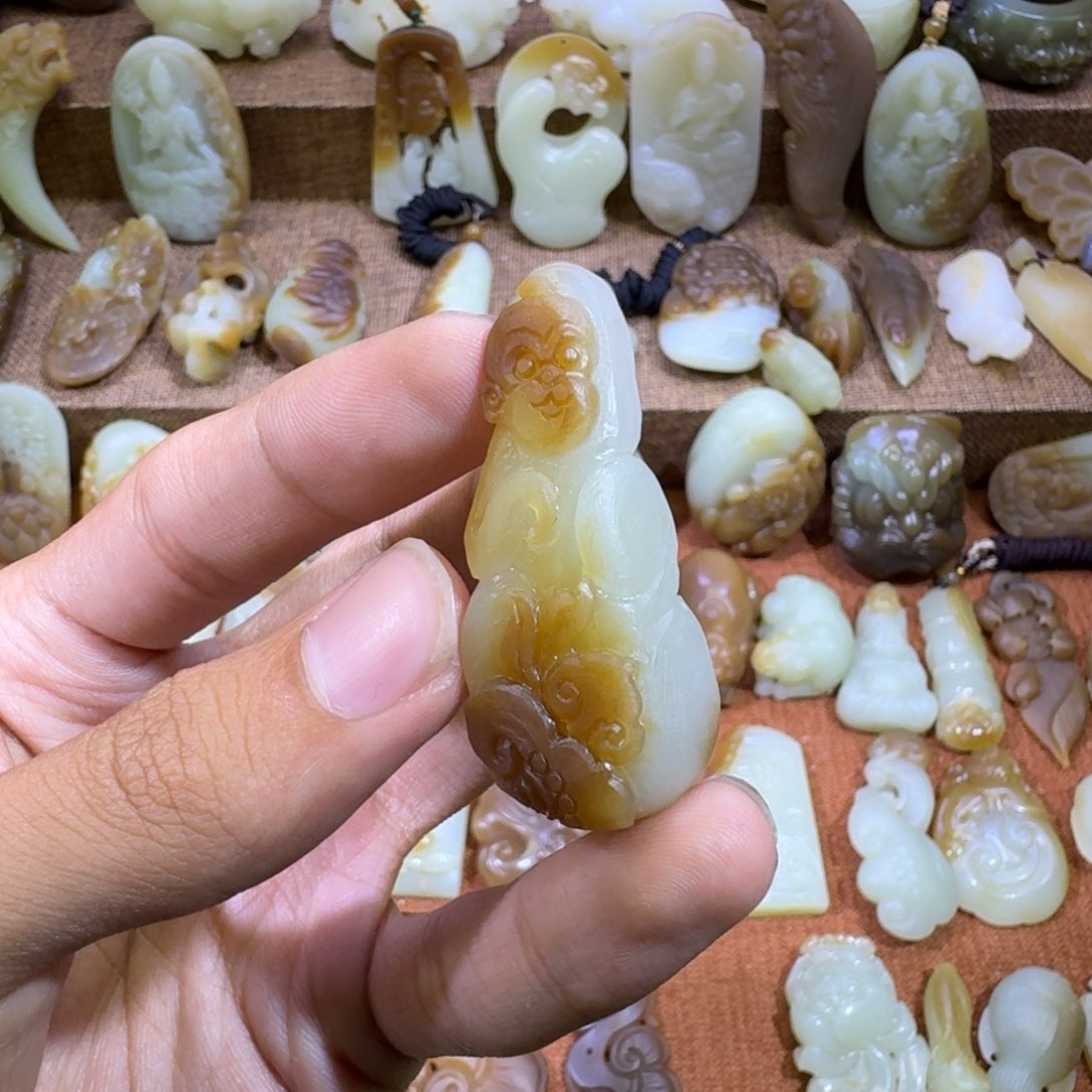 和田玉未镶嵌颈饰