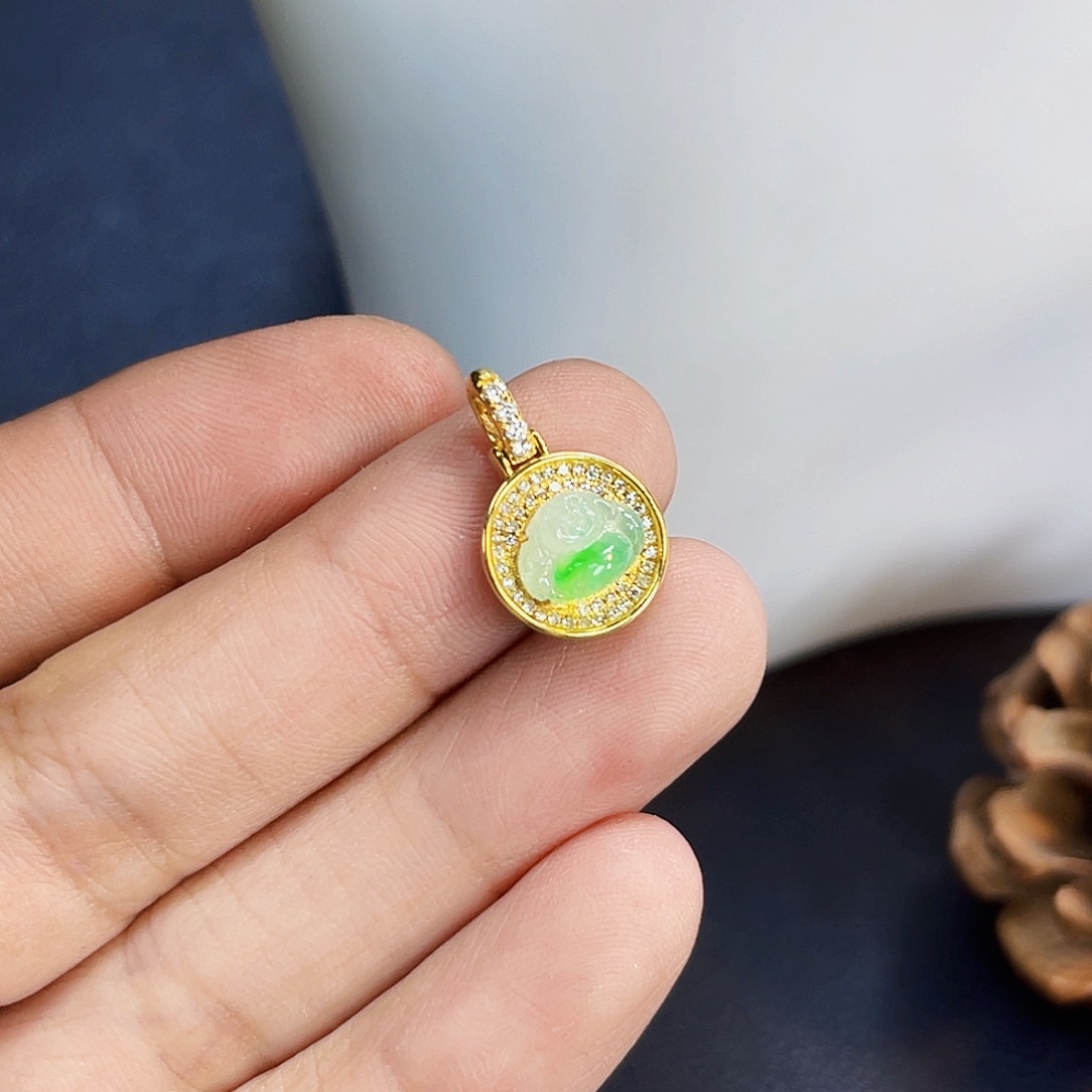 颈饰18K金镶嵌翡翠阳绿小佛公