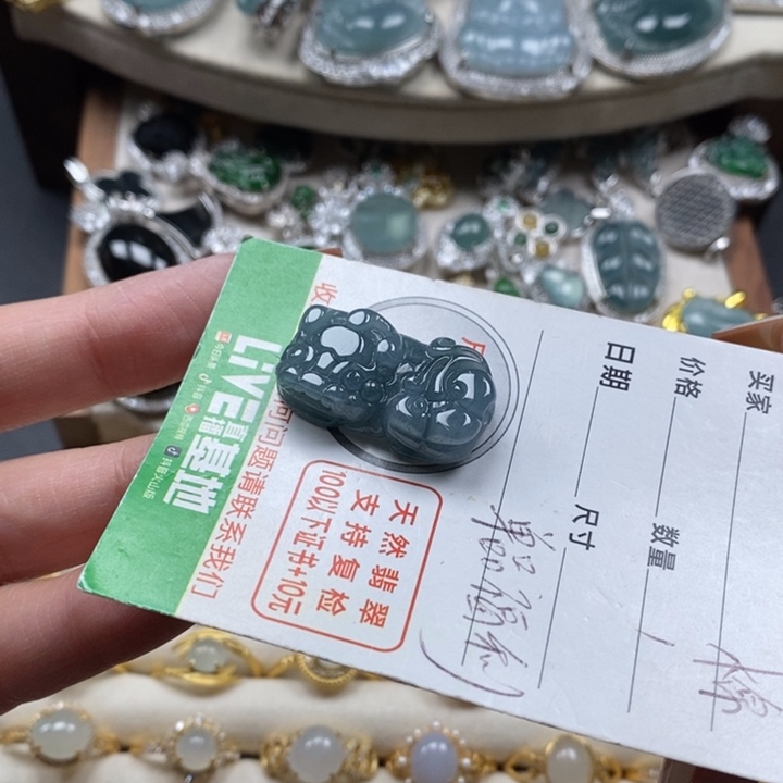 翡翠颈饰未镶嵌翡翠