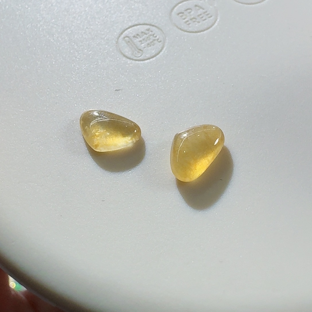 翡翠颈饰未镶嵌黄翡爱心一对