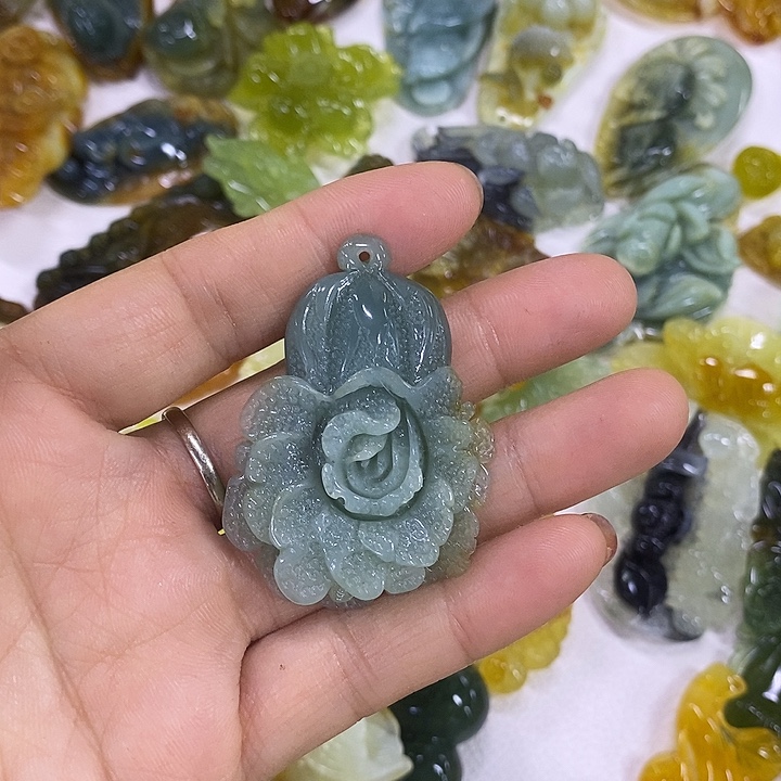 坦***然蛇纹石玉合金颈饰