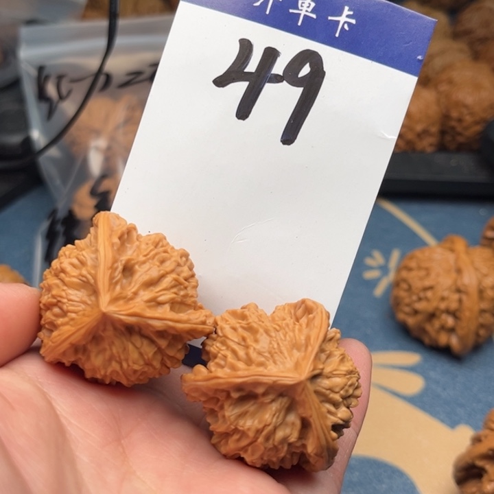 文玩核桃吊坠三棱 37精修 49