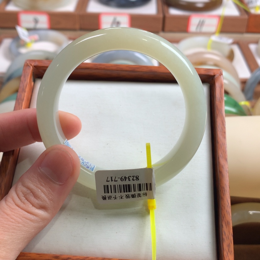 【闪购商品】和田玉手镯未镶嵌53