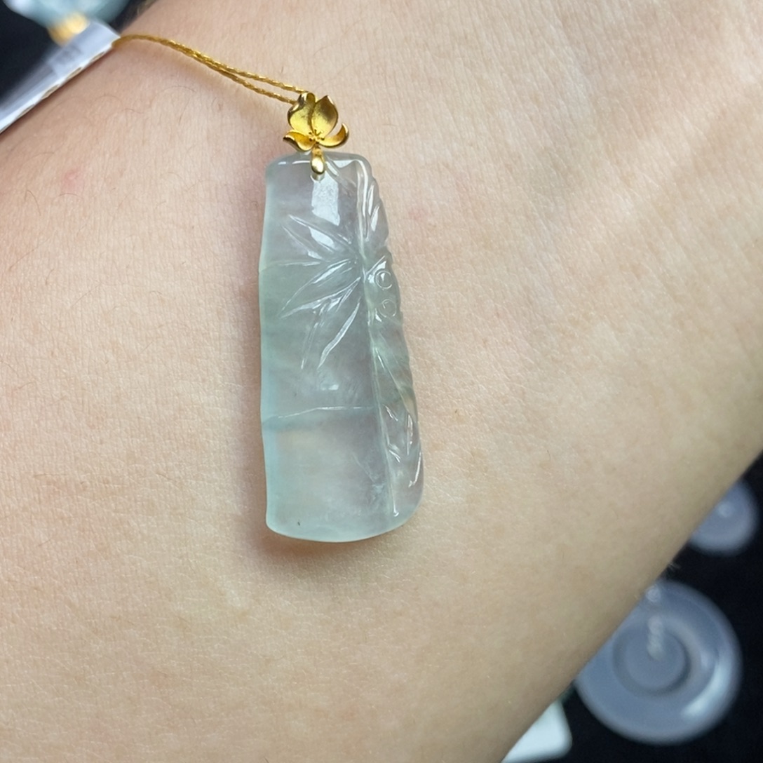 翡翠18K金镶嵌颈饰竹节