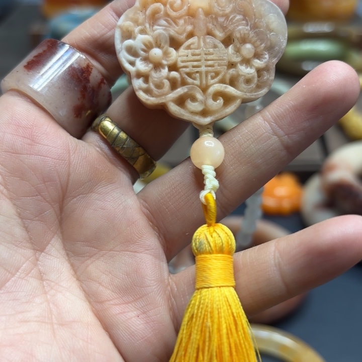 石英岩玉合金颈饰