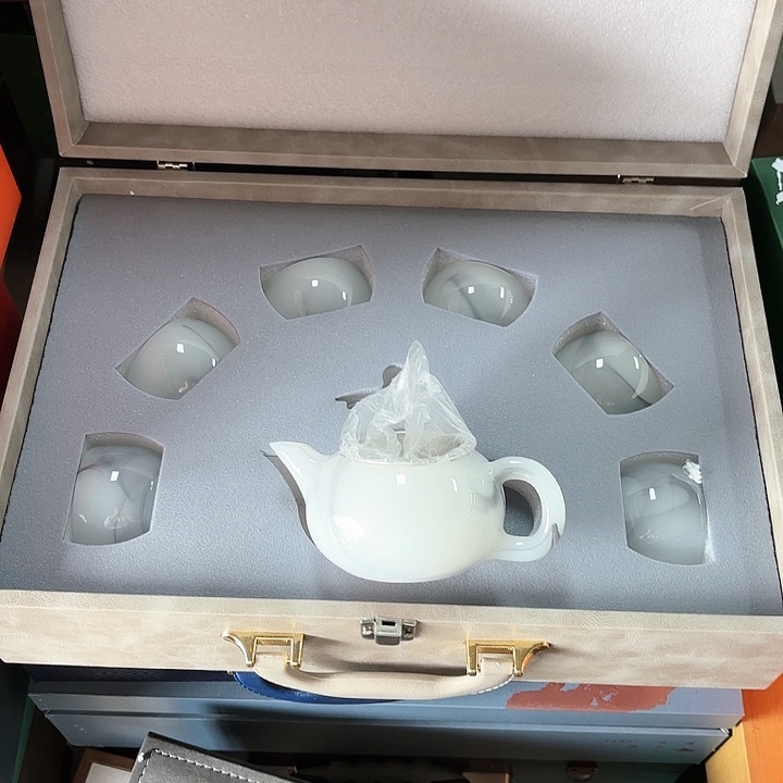 孤品茶具套装等。         