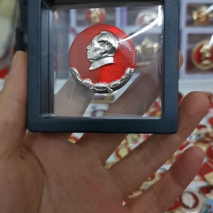 其他普通金属冬**雪红色收藏纪念章1枚