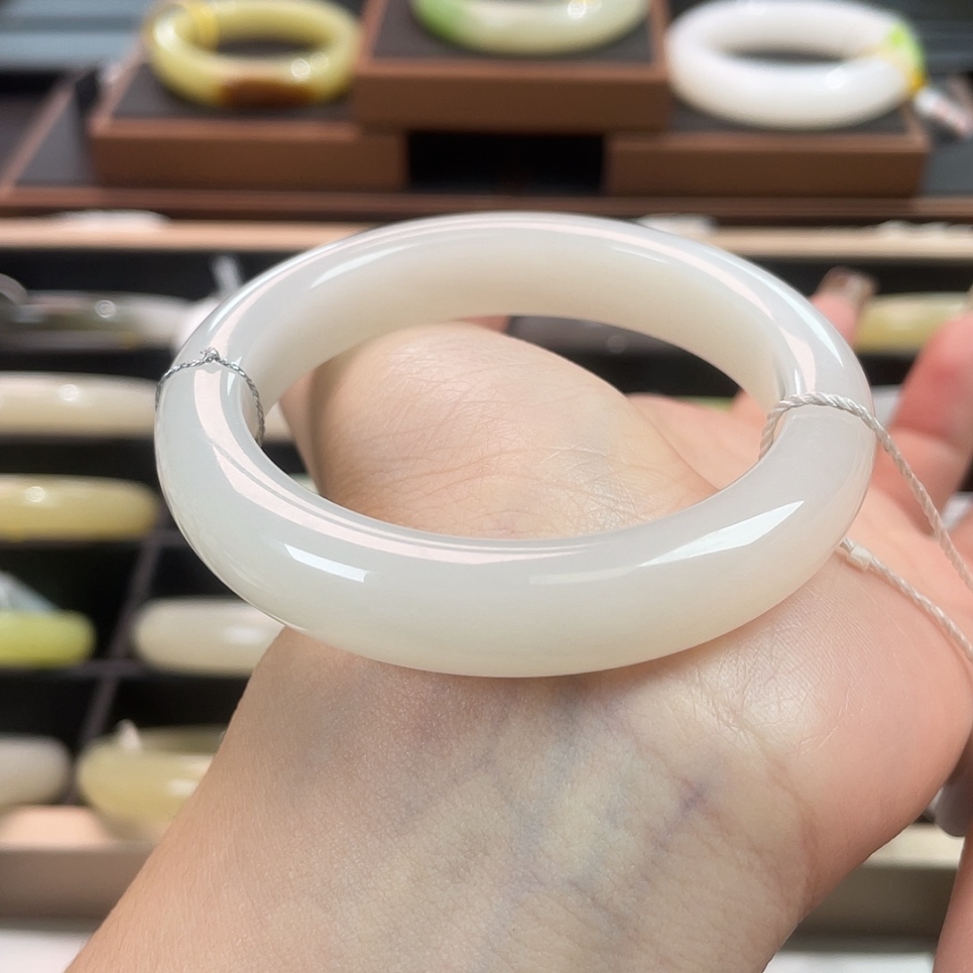 和田玉未镶嵌手镯冰白 无脏杂