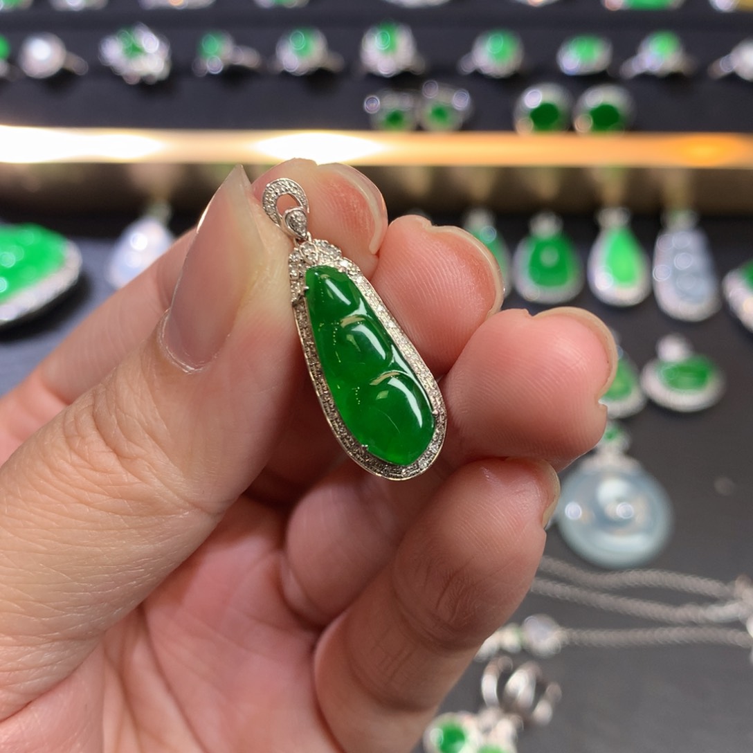 翡翠吊坠(不含链)18K金镶嵌