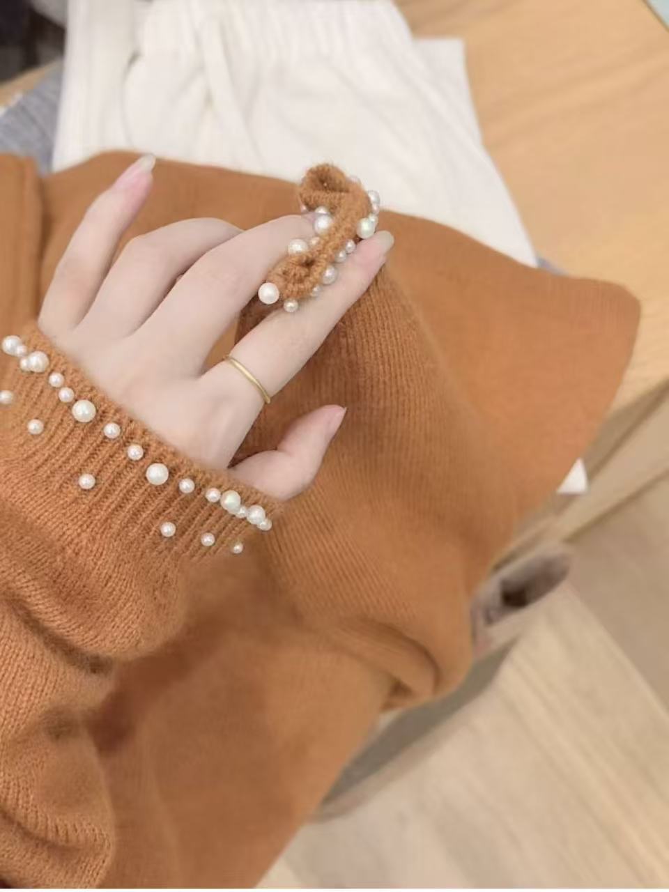 七言家新品！韩系#显白南瓜橘手工钉珠毛衣@