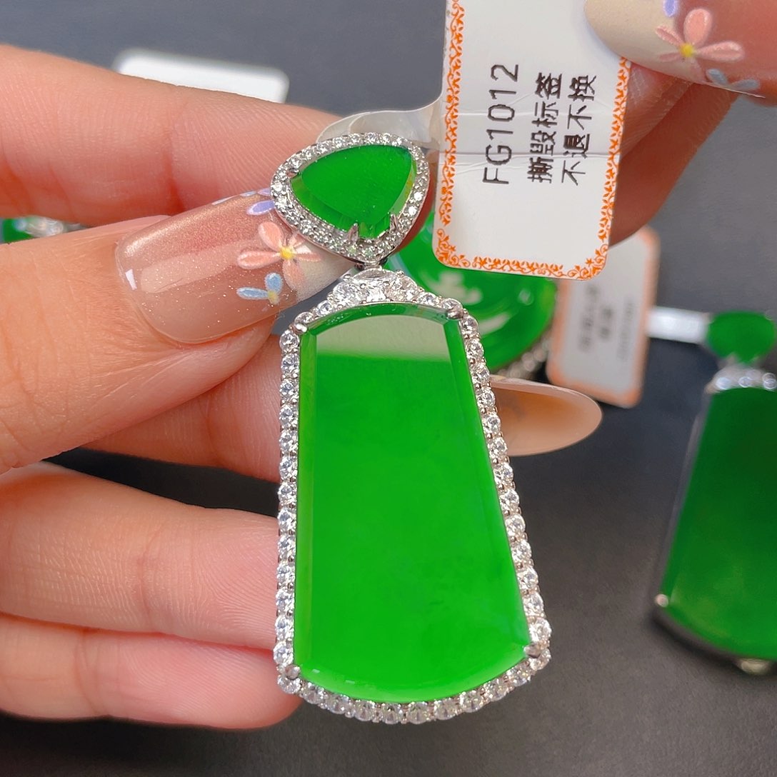 【闪购商品】颈饰银S925镶嵌翡翠翡翠