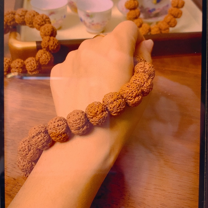 金刚菩提吊坠手持