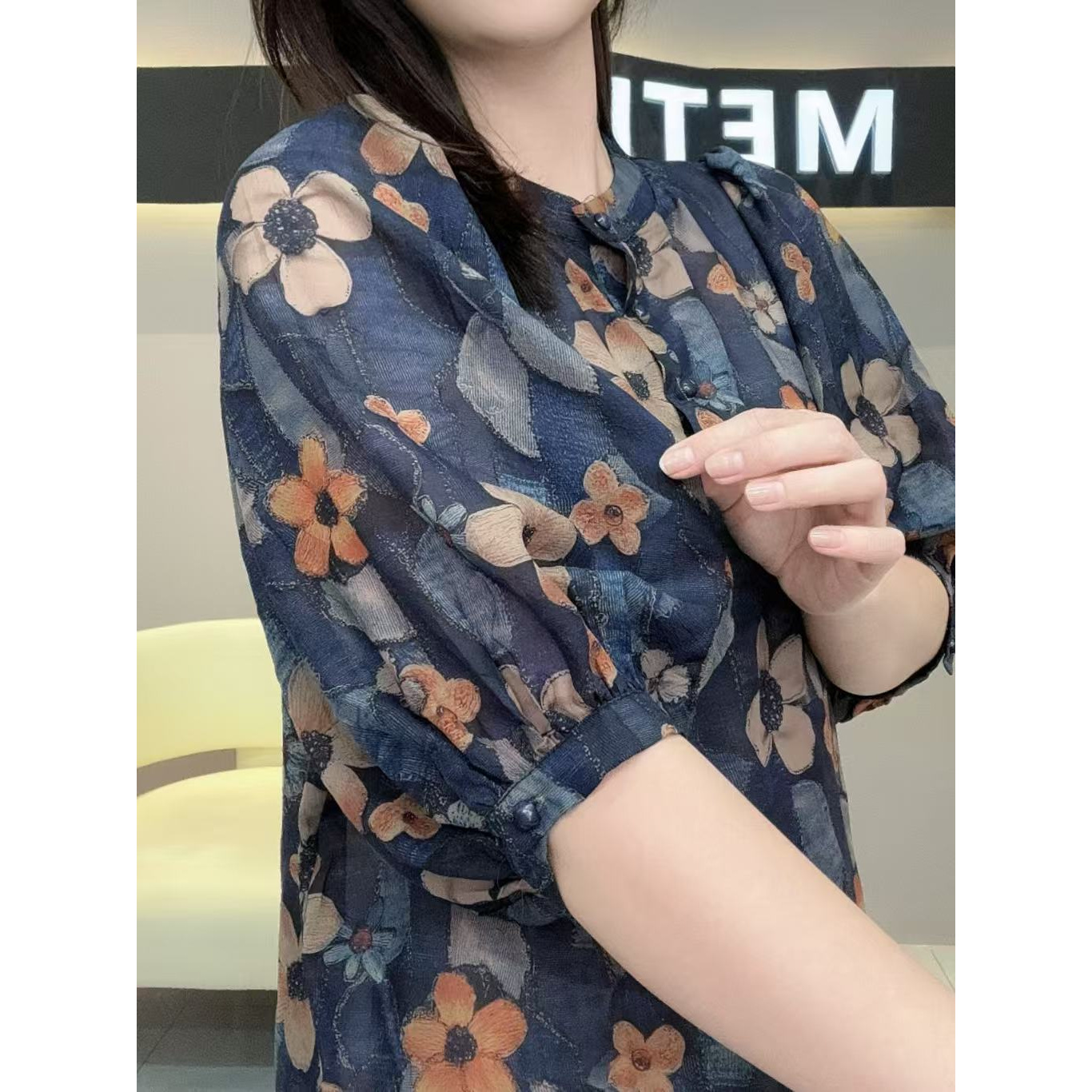 高端时尚舒适感透气上衣女装Q25AC2121