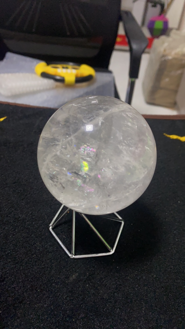 7.0直经纯天然水晶球！晶体里面带七彩！